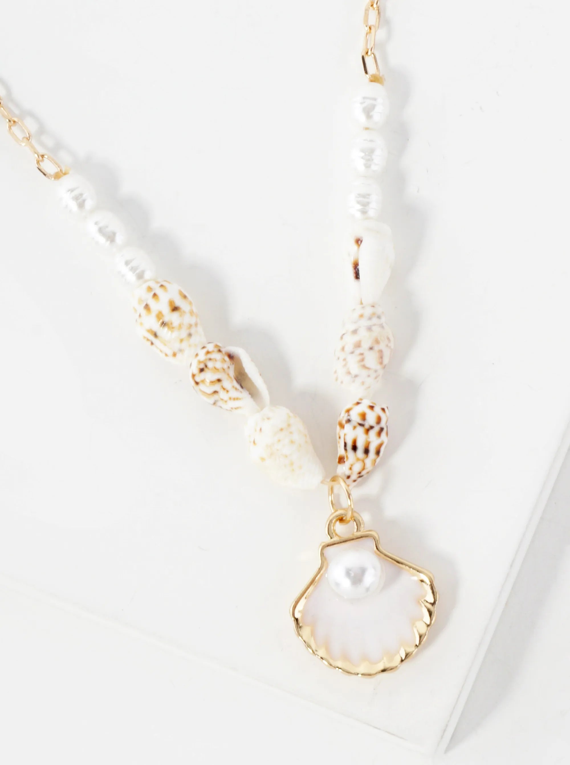 Sea-Life Pearl Seashell Pendant Adorned Conch Detail 16-Inch Necklace