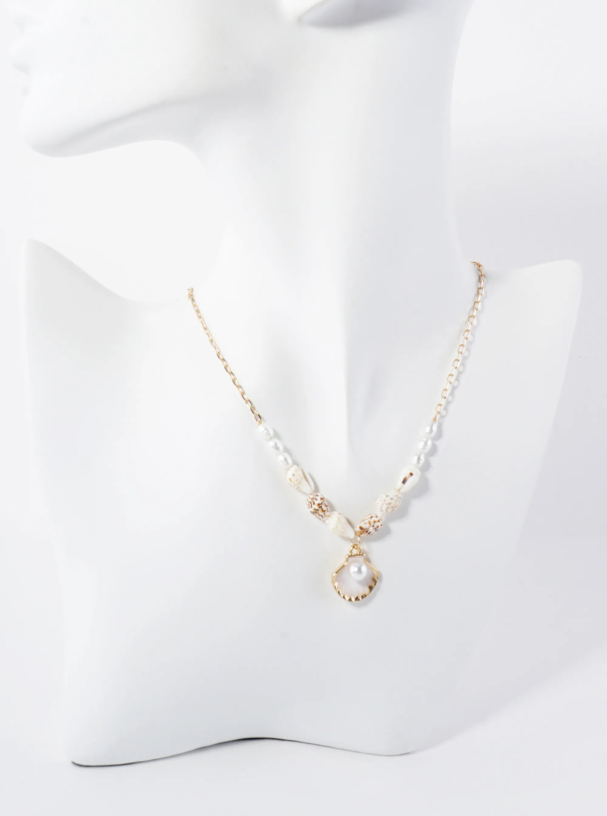 Sea-Life Pearl Seashell Pendant Adorned Conch Detail 16-Inch Necklace