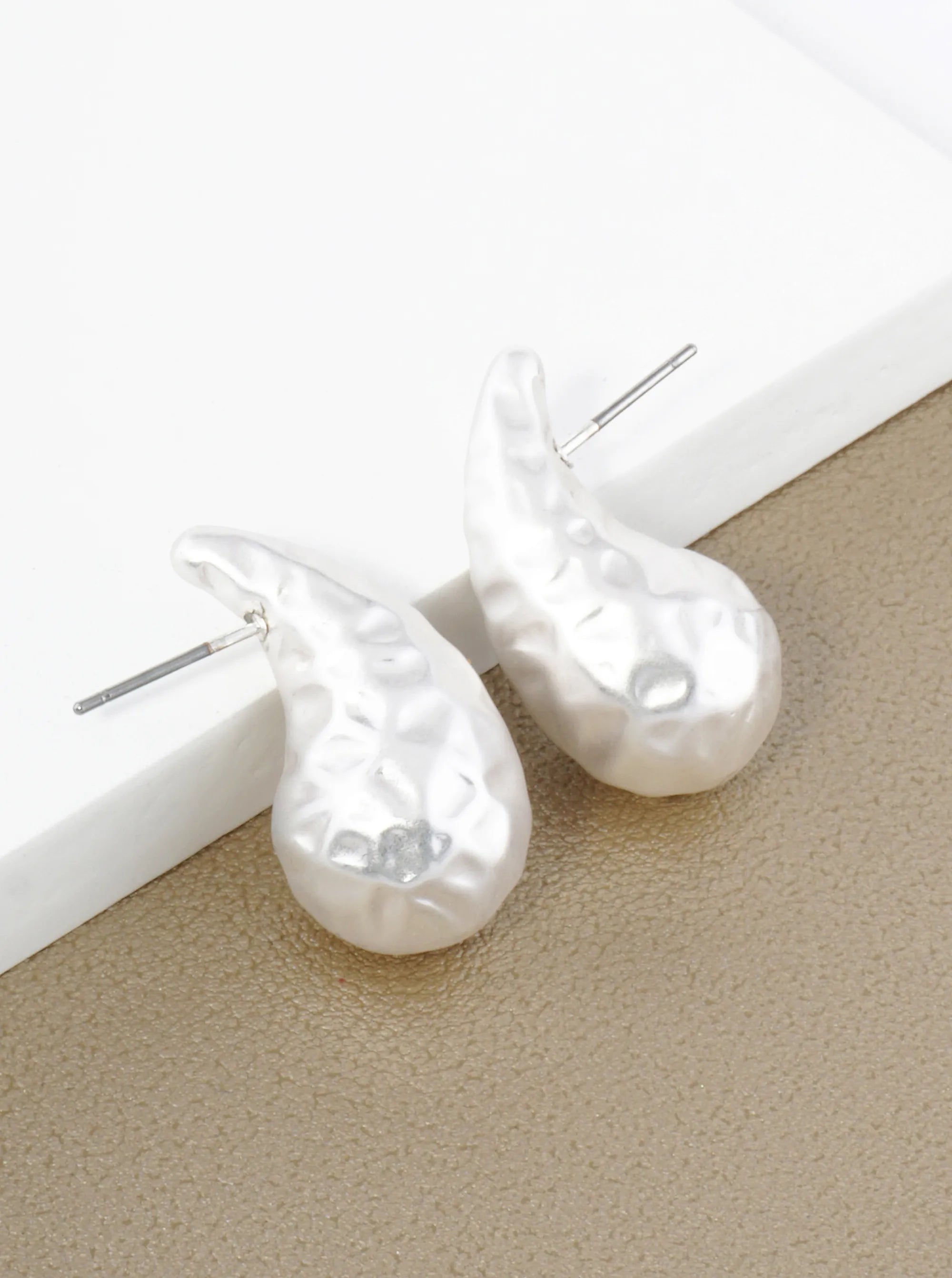 1 Inch Hammered Hollow Puffy Teardrop Stud Earrings