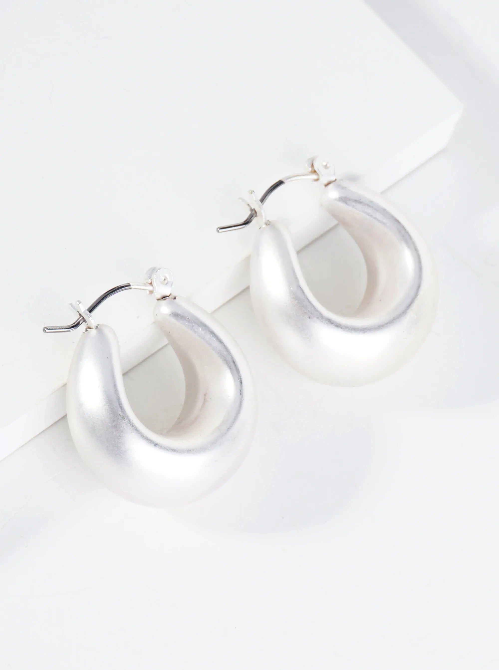 25mm Hollow Metallic Bold Hoop Earrings