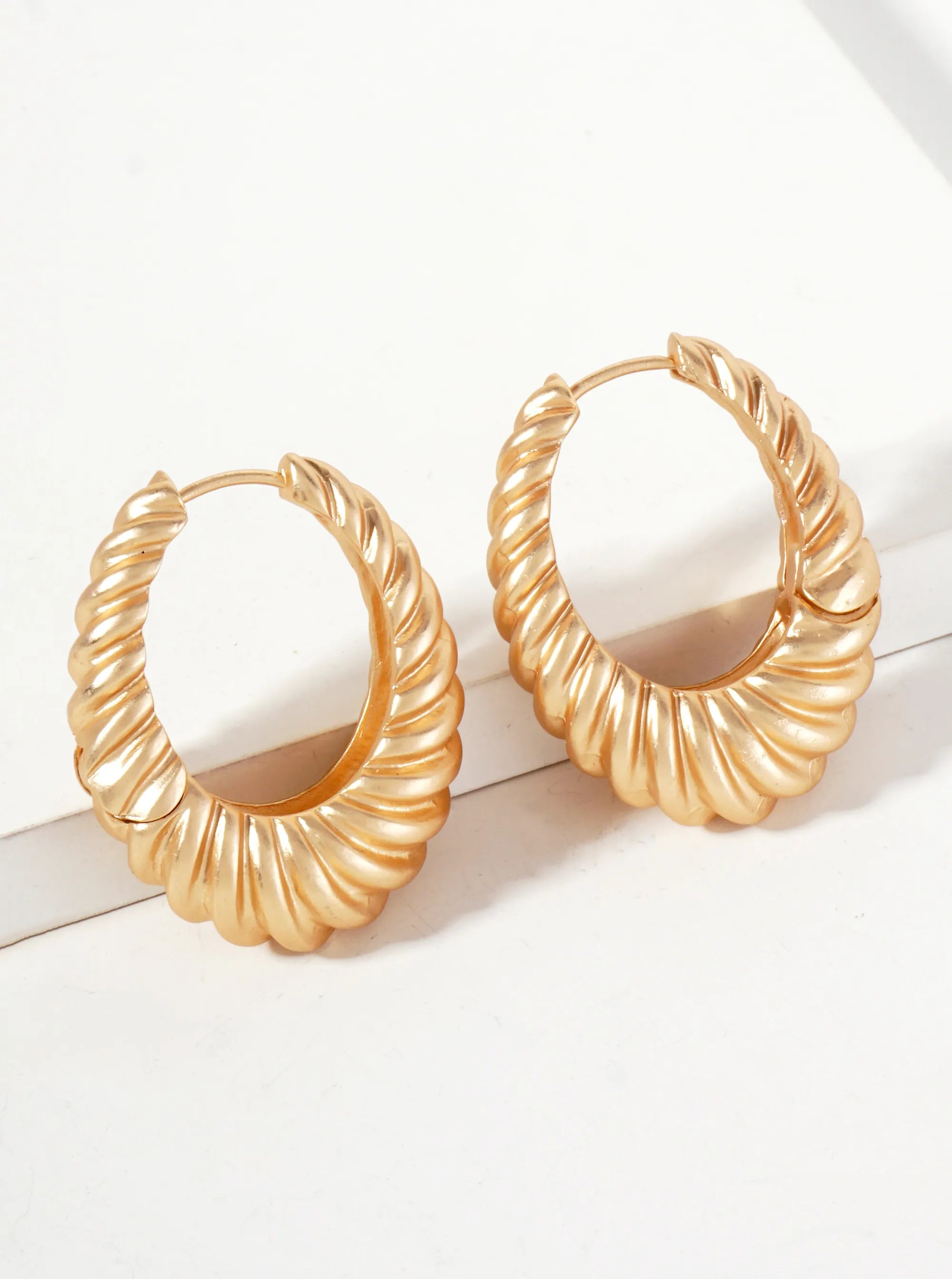 30mm Metal Twisted Oval-Shaped Hoop Earrings